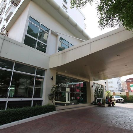 The Royalbee Aparthotel Bangkok Buitenkant foto