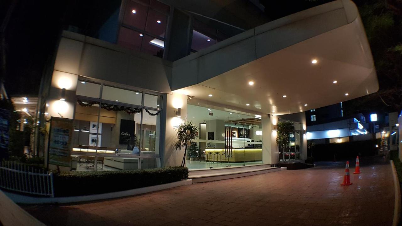 The Royalbee Aparthotel Bangkok Buitenkant foto