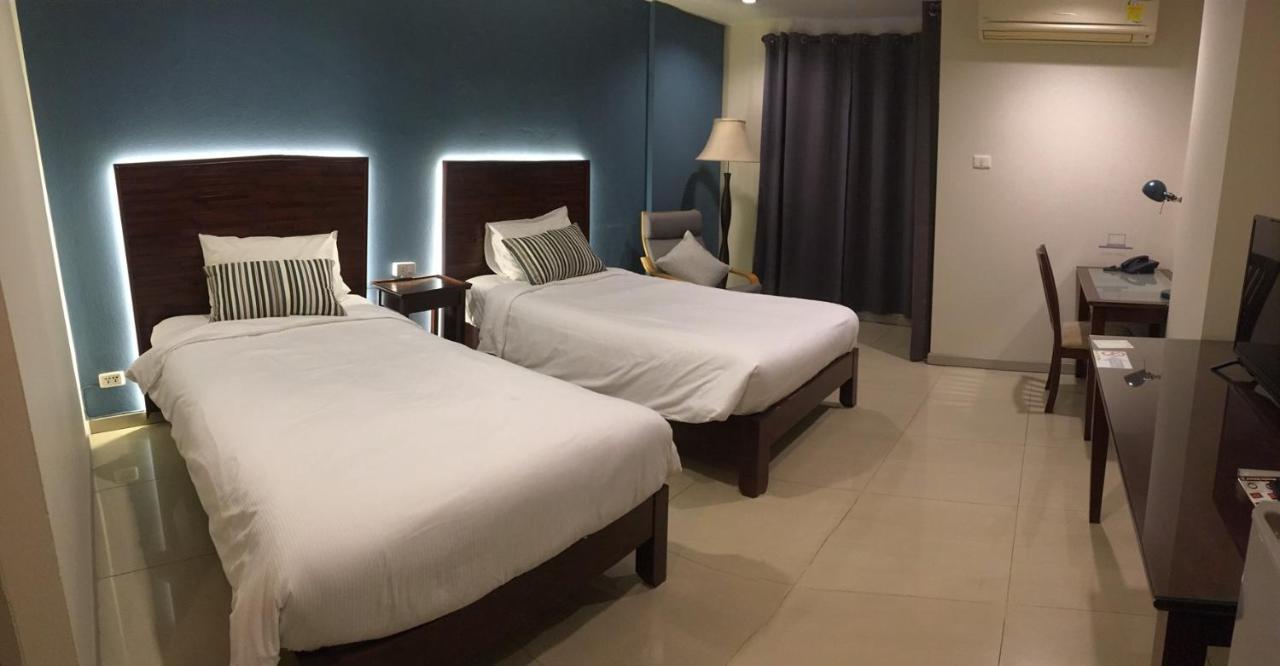 The Royalbee Aparthotel Bangkok Buitenkant foto