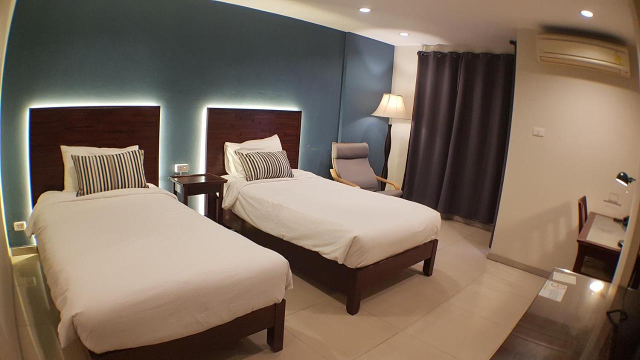The Royalbee Aparthotel Bangkok Buitenkant foto