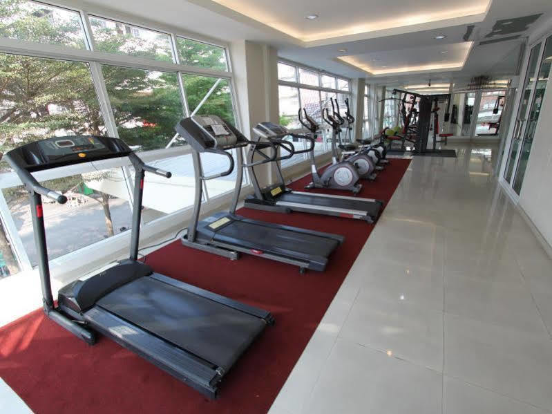 The Royalbee Aparthotel Bangkok Buitenkant foto