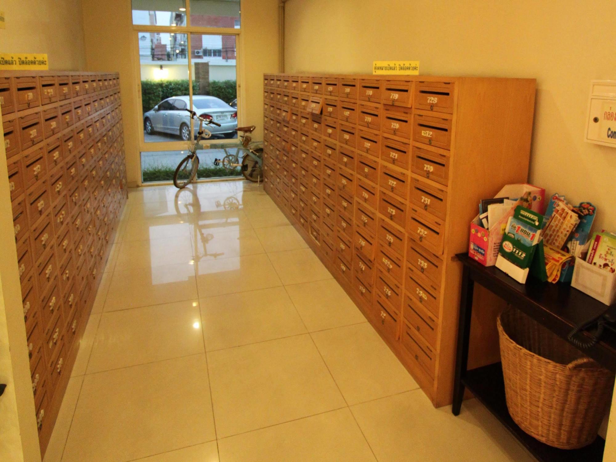 The Royalbee Aparthotel Bangkok Buitenkant foto