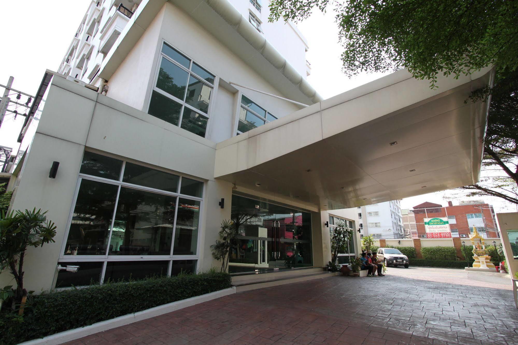 The Royalbee Aparthotel Bangkok Buitenkant foto